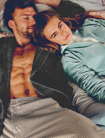 TAYLOR badjas | oceanview Badjas Taylor is een mooie, fijne badjas gemaakt van een zachte velours stof, de binnenkant van de badjas is gemaakt van bamboe. Door de bamboe stof heeft de jas een fijn draagcomfort. Bamboe ventileert goed, is superzacht en comfortabel.