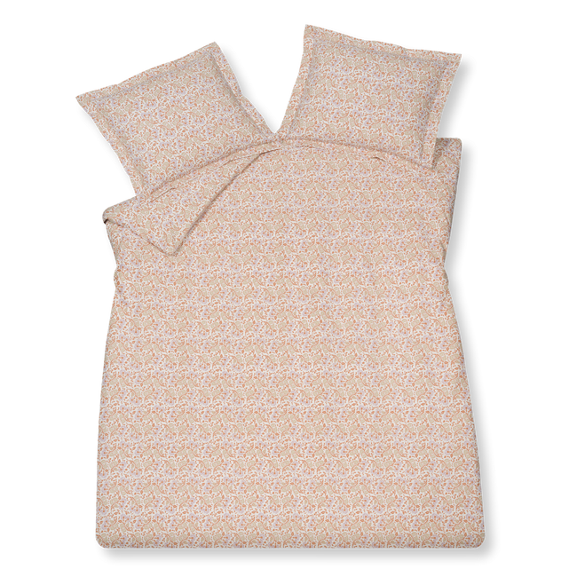 CLAIRE dekbedovertrekset | multi Claire multi dekbedovertrek heeft paarse bloemen met oranje en beige blaadjes. De achterkant van het dekbedovertrek heeft dezelfde print, net als de kussen. Claire multi dekbedovertrek van Vandyck geeft op subtiele wijze een French chique uitstraling aan je slaapkamer.