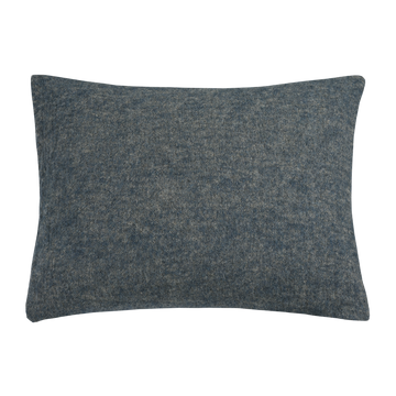 HOME 81 plaid | faded denim Home 81 kussensloop in de kleur faded denim is een gemêleerd geweven kussensloop gemaakt van een wolblend. Het kussensloop is double faced