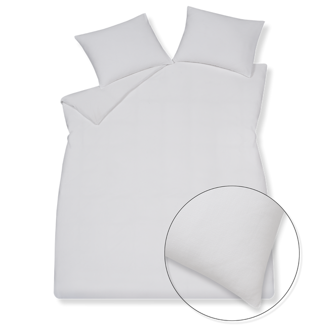 PURE 88 dekbedovertrekset | white Pure 88 white dekbedovertrek is effen wit en heeft een heel fijne wafelstructuur. De achterkant van het dekbedovertrek is ook wit en glad qua structuur. De kussens hebben ook aan de ene kant de wafelstuctuur en aan de andere kant zijn ze glad.