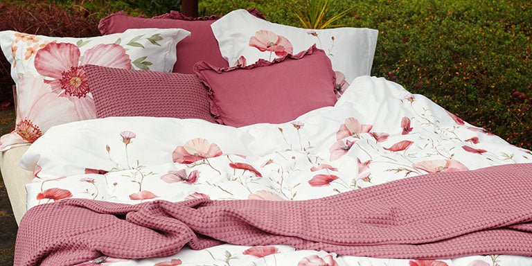 Dekbedovertre met klaprozen en roze kleuren