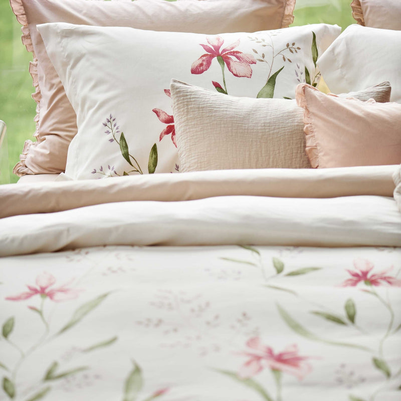SERENE FLOWER dekbedovertrekset | offwhite
