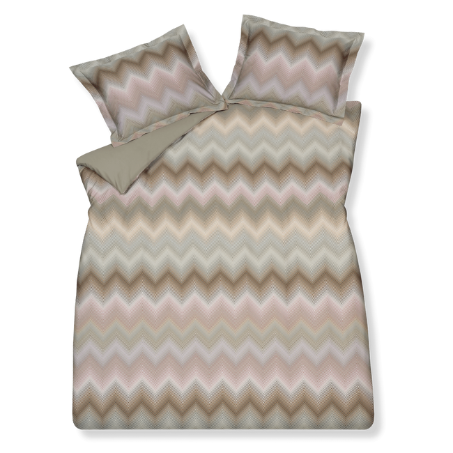ZIGGY dekbedovertrekset | thyme Ziggy thyme dekbedovertrek heeft hele fijne zigzaglijnen in groen, roze, bruin, wit en beige. De achterkant van het dekbedovertrek is effen thym groen. De kussens hebben aan beide zijden dezelfde zigzaglijnen.