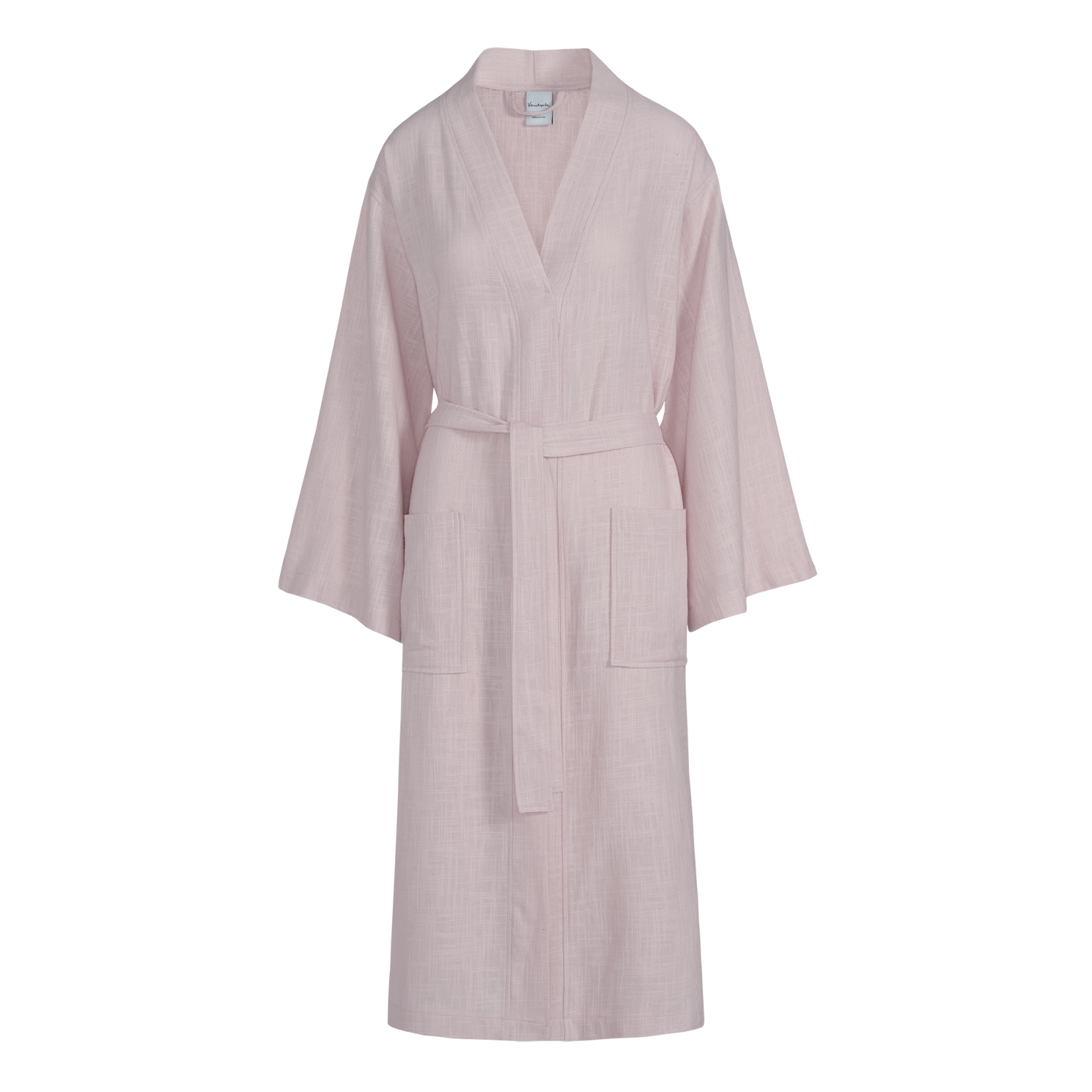 De prachtige Lola badjas is te herkennen aan de kimono stijl. De uitlopende mouwen geven deze badjas een originele twist. De badjas is voorzien van grote steekzakken en wordt gesloten met een ceintuur. De badjas is geschikt voor dames.
