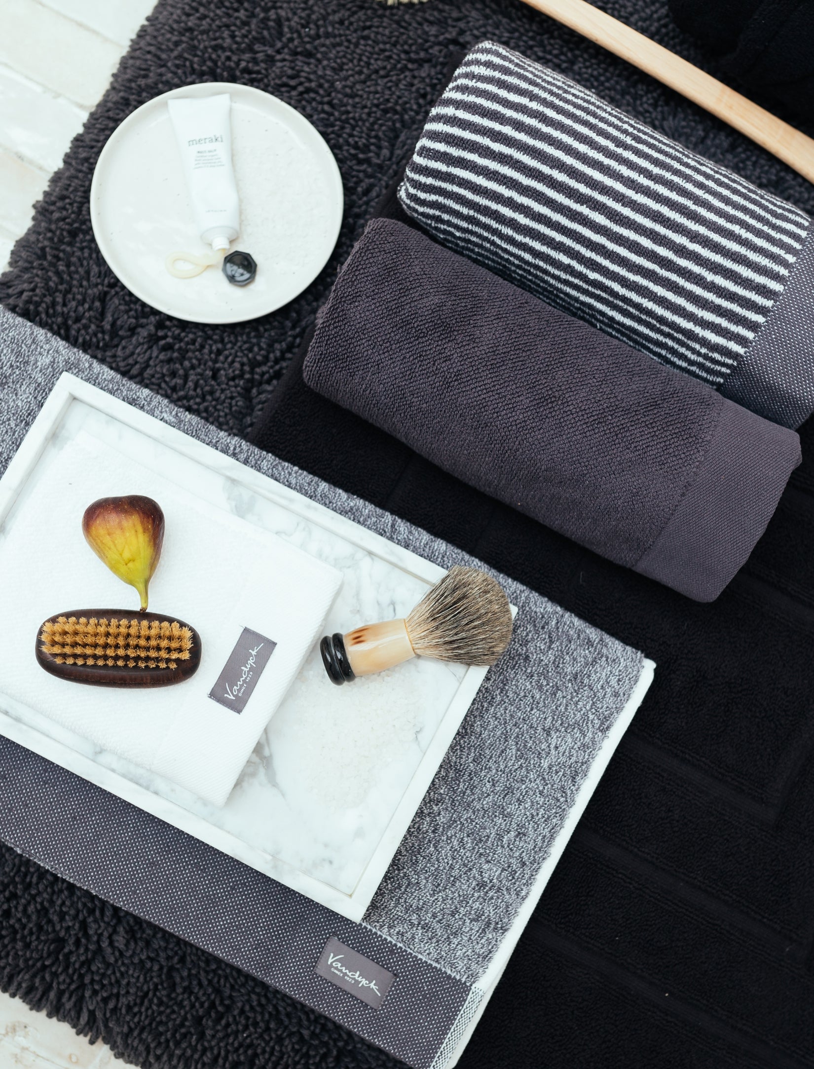 HOME PETIT LIGNE badgoed | off black