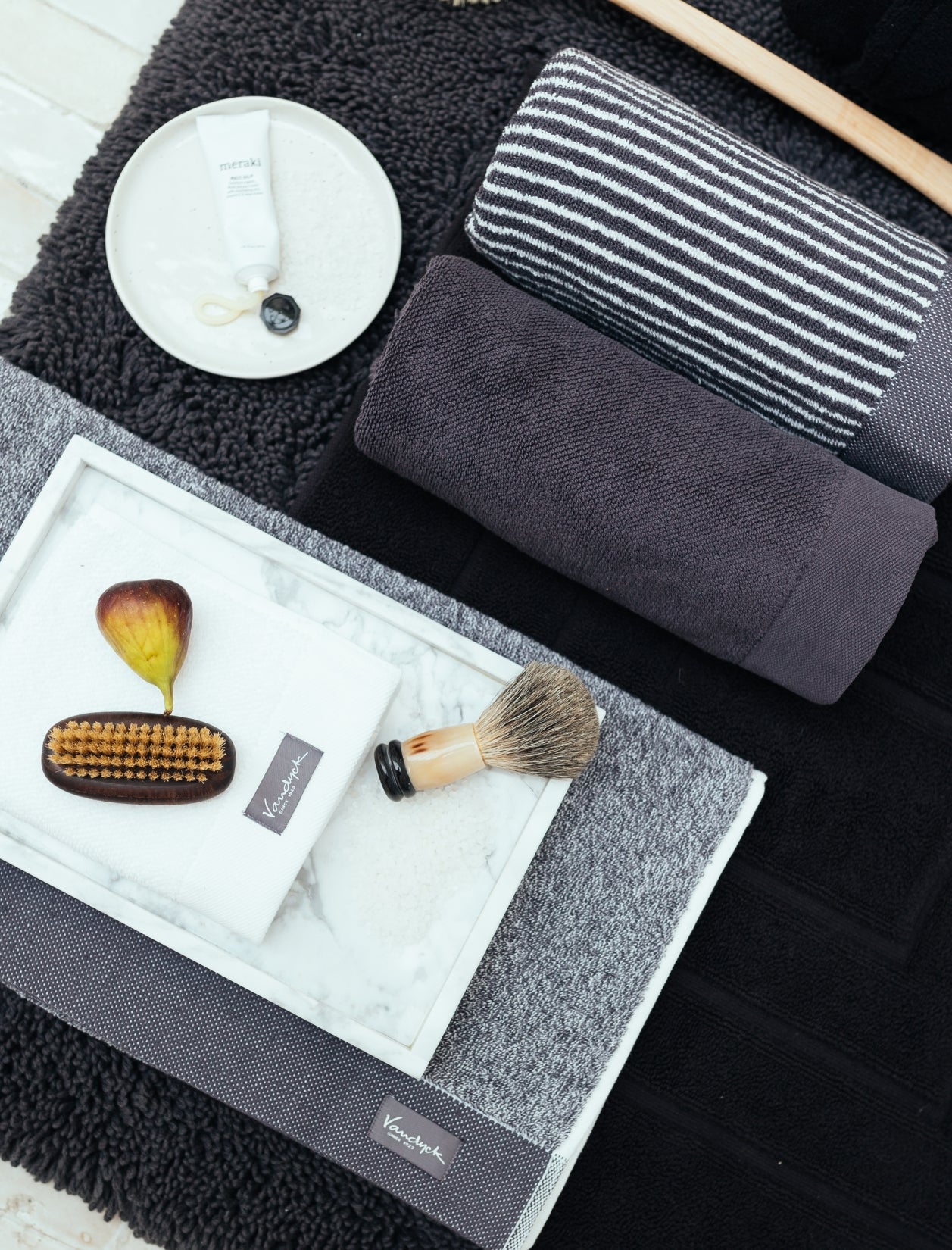 HOME UNI badgoed | off black