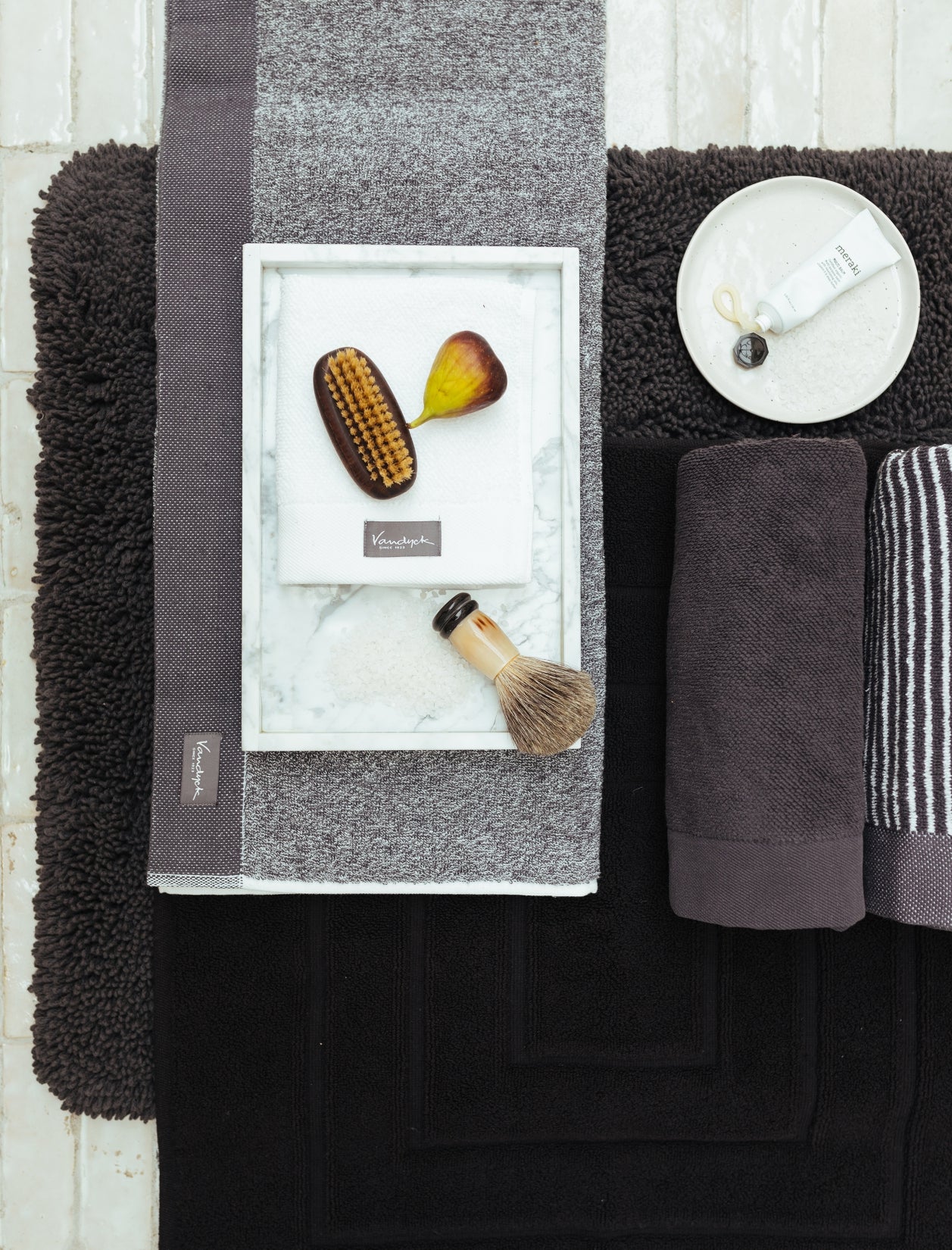 HOME UNI badgoed | off black