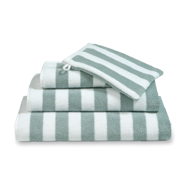 Ontdek de ultieme luxe van de Vandyck Verona stripes handdoeken in de kleur pearl blue met perfect uitgebalanceerde mix van Egeïsche Turkse en Pima-katoen. Geniet van superieur absorptievermogen en zijdezachte zachtheid dankzij het drievoudige Evocotton-garen.