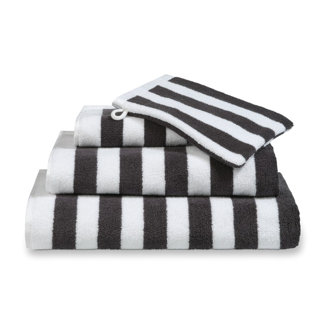 Ontdek de ultieme luxe van de Vandyck Verona stripes handdoeken in de kleur off black met perfect uitgebalanceerde mix van Egeïsche Turkse en Pima-katoen. Geniet van superieur absorptievermogen en zijdezachte zachtheid dankzij het drievoudige Evocotton-garen.