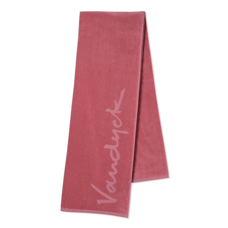 Ash rose strandhanddoek is effen roze met aan de zijkant het logo van Vandyck in een lichtere tint