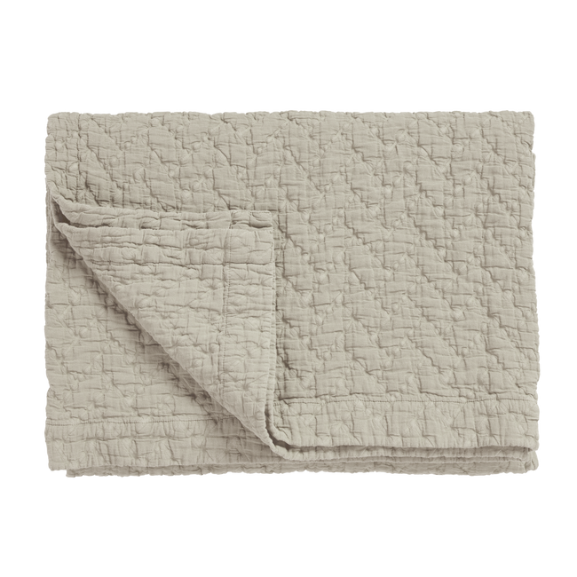 Pure 10 bedsprei in de kleur stone heeft een licht gewatteerde look met zigzag stiksel in effen kleur