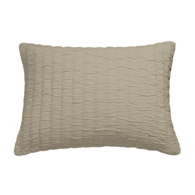 Met de Pure 64 in de kleur linen creëer je een oase van rust in je slaapkamer. Pure 64 is een garment dyed kussensloop. Het heeft een gewatteerde look in banen doorgestikt met een grof stiksel. 