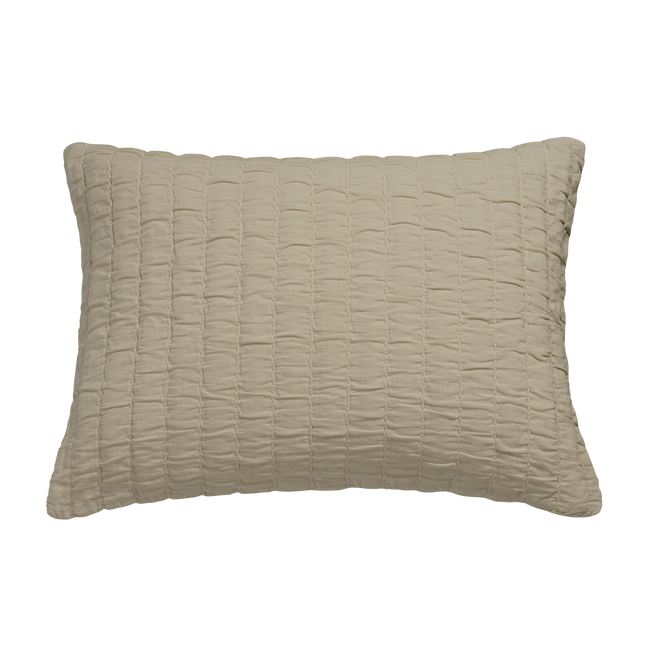 Met de Pure 64 in de kleur linen creëer je een oase van rust in je slaapkamer. Pure 64 is een garment dyed kussensloop. Het heeft een gewatteerde look in banen doorgestikt met een grof stiksel. 
