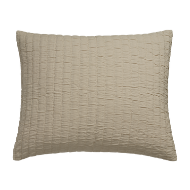 Met de Pure 64 in de kleur linen creëer je een oase van rust in je slaapkamer. Pure 64 is een garment dyed kussensloop. Het heeft een gewatteerde look in banen doorgestikt met een grof stiksel. 