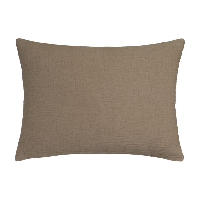Pure 68 sierkussensloop in de kleur taupe heeft een licht geweven structuur en is gemaakt van 100% katoen.