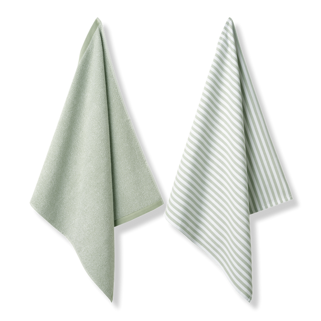 Pure Kitchen smoke green keukengoed is de ideale droogmaker in de keuken, voor handen én de afwas.De set omvat een theedoek met streepdessin en een handdoek met een moulinedessin, beide vervaardigd uit 100% katoen met uitstekend absorptievermogen.