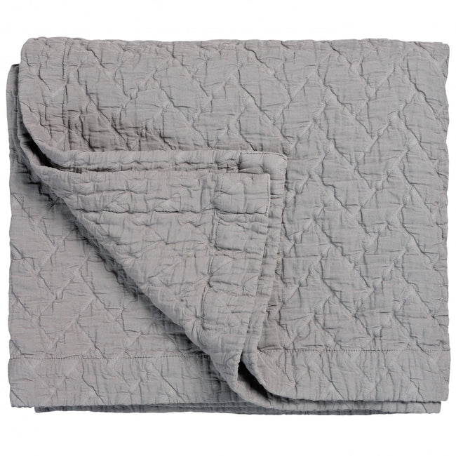 Pure 10 bedsprei in de kleur steelgrey heeft een licht gewatteerde look met zigzag stiksel in effen kleur