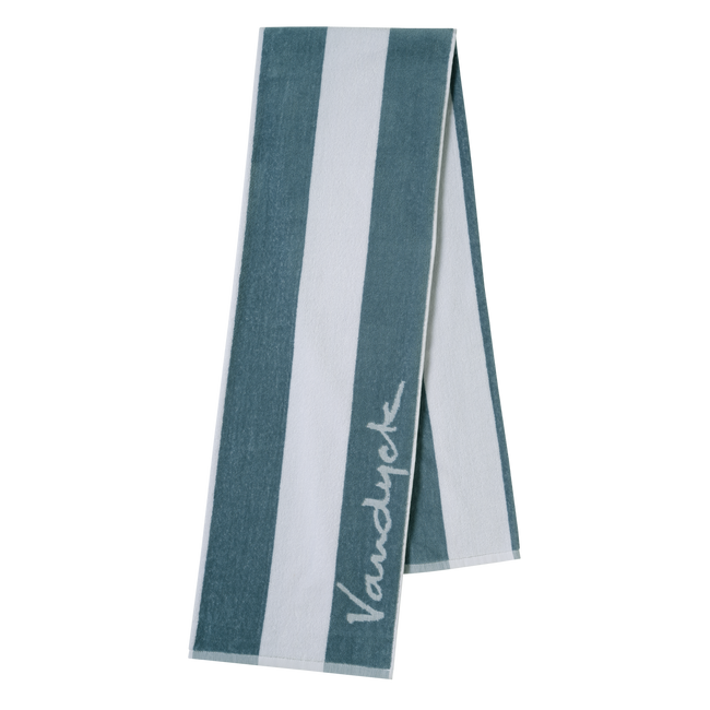 De Riviera beachtowel van Vandyck is verkrijgbaar in verschillende kleursamenstellingen. De badhanddoek heeft een groot oppervlakte, ideaal voor op het strand. De handdoeken zijn te herkennen aan het Vandyck logo dat op subtiele wijze is verwerkt in het design.