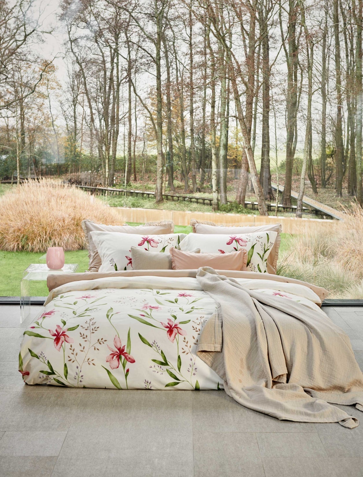 SERENE FLOWER dekbedovertrekset | offwhite