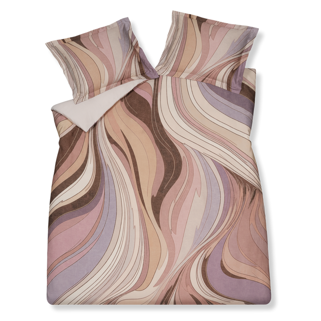 Swirls moonscape dekbedovertrek heeft een abstracte versie van een marmerpatroon met paars, roze en bruine tinten. De achterkant van het dekbedovertrek is effen offwhite. De kussens hebben aan beide zijden hetzelfde patroon. 