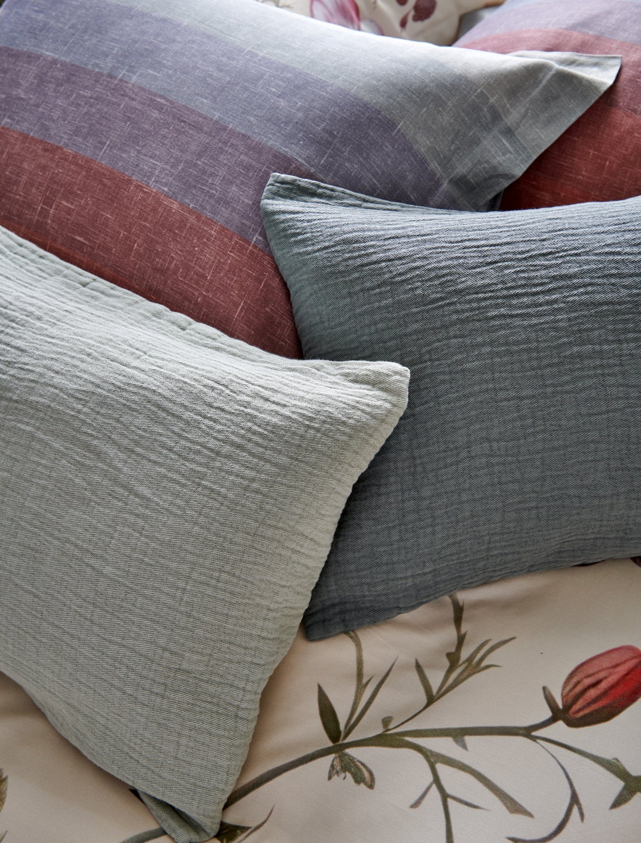 detail shot van blauwe kussens