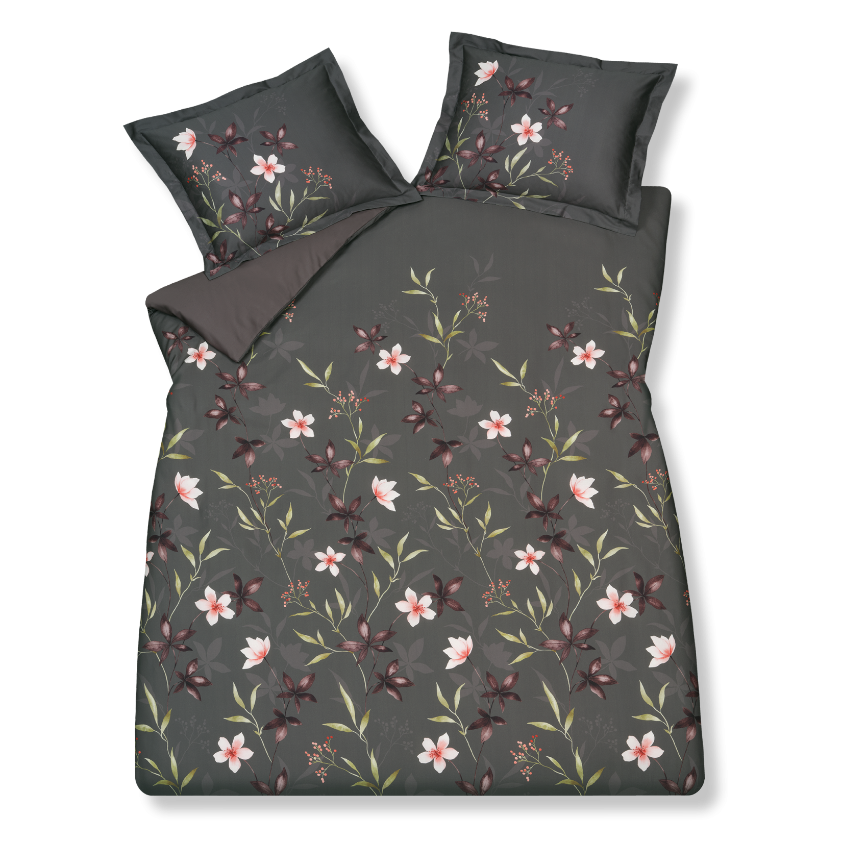 Mystery multi dekbedovertrek heeft roze en bordeauxkleurige bloemen met hier een daar takjes met bessen op een off black achtergrond. De sillouetten van de bloemen geven een mooi diepte effect. De achterkant van het dekbedovertrek is effen off black. 