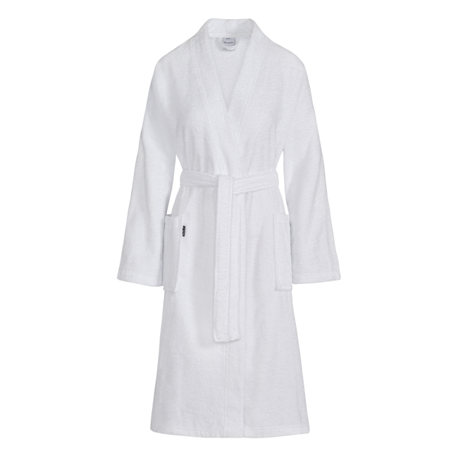 Toledo badjas white is een unisex badjas gemaakt van 100% GOTS gecertificeerd katoen. De terry stof voelt warm en zacht aan op de huid. De Toledo badjas is beschikbaar in verschillende kleuren. De badjas wordt gesloten door middel van een ceintuur.