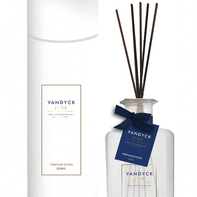 Geurstokjes met een kruidige, frisse en subtiele sprankeling van groene thee, bergamot en musk.