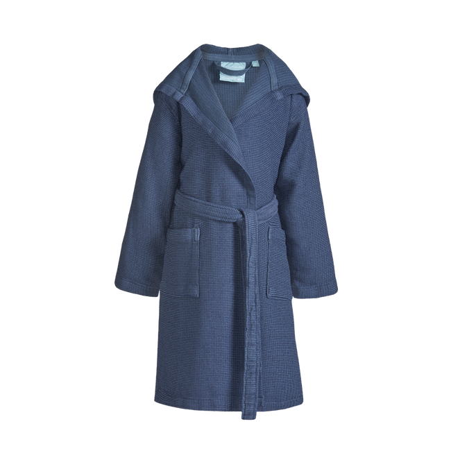 Boys badjas in de kleur denim is een prachtige badjas voor stoere jongens. De warme badjas is gemaakt van een combinatie van katoen en bamboo en verkrijgbaar in een verschillende kleuren.