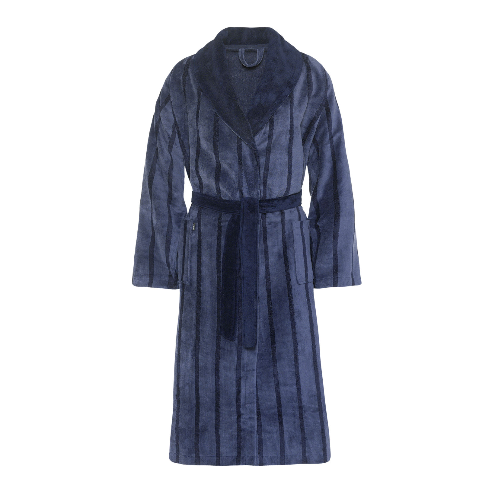 Vigo badjas navy is een lange badjas, geschikt voor heren. De badjas is van een comfortabel dikke, zachte teddy-achtige stof gemaakt met aan de binnenzijde een mix van bamboe en katoen. De badjas heeft een ingeweven, gestreept patroon. De Vigo badjas heeft grote insteekzakken en een omgeslagen kraag.