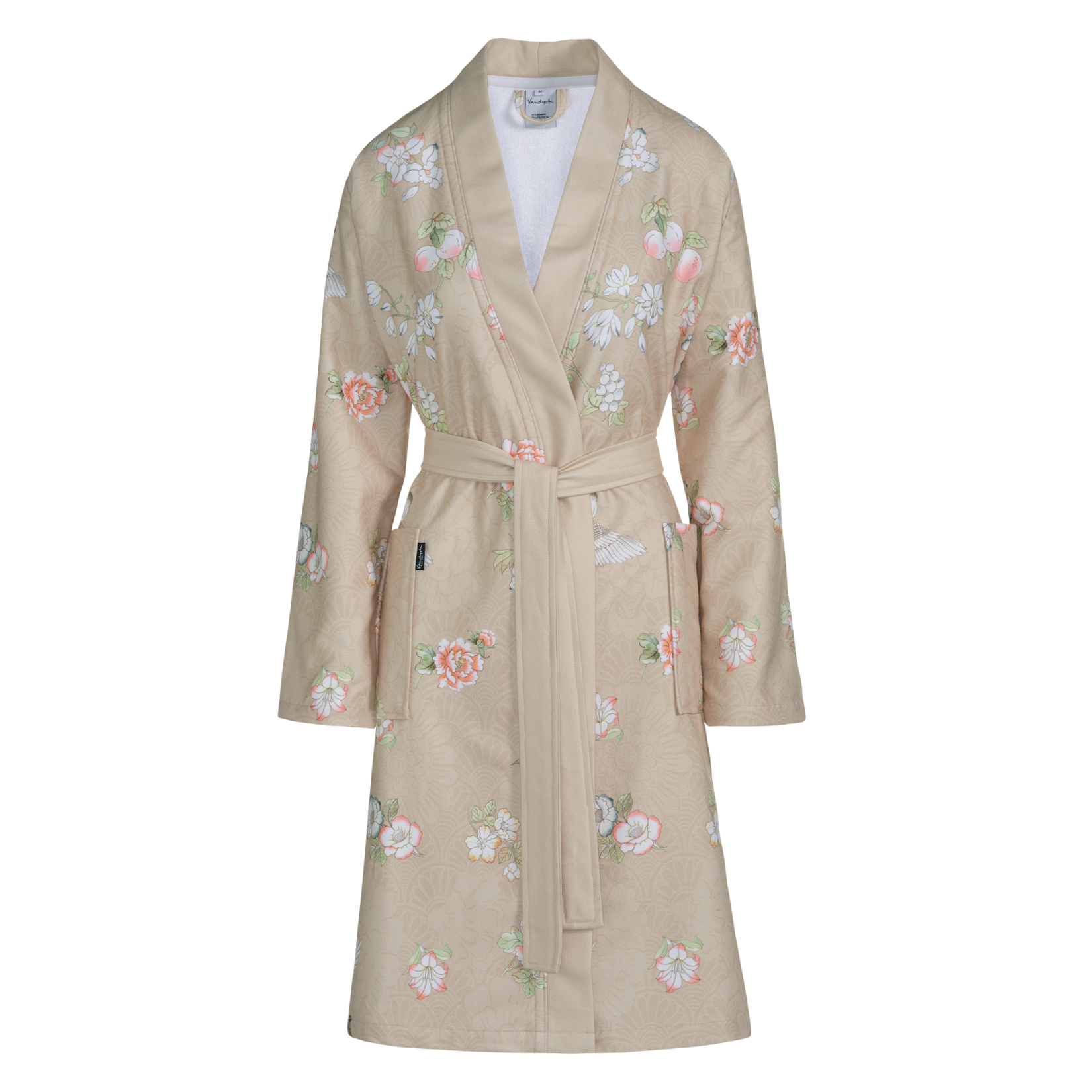 Dakota sand badjas heeft een gekleurde bloemenprint op zandkleurige achtergrond. De badjas heeft een brede kraag, grote insteekzakken en is geschikt voor dames.