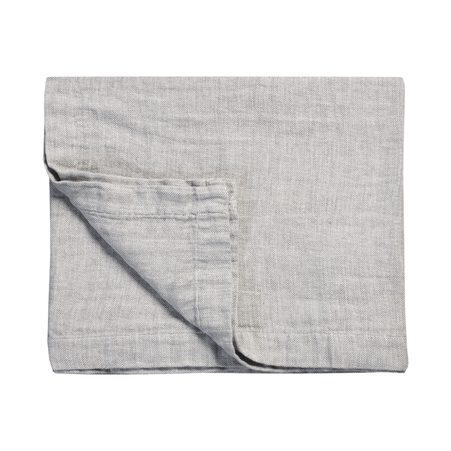 Pure 22 plaid is gemêleerd en heeft een visgraat weving. Het bijpassende kussensloop is los bij te bestellen. Gebruik de Pure 22 plaid en kussensloop van Vandyck als een finishing touch in je slaapkamer.