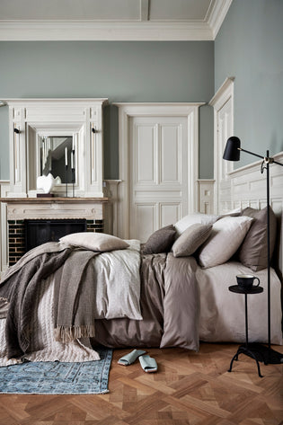 PURITY ROME dekbedovertrek | multi Een prachtig dekbedovertrek set met een chique uitstraling! Het Purity Rome dekbedovertrek set heeft een jacquard geweven voorzijde met yarn dyed garens, de achterzijde is effen katoensatijn (300 thread count). Met warme aardetinten is dit dekbedovertrek set mooi te combineren