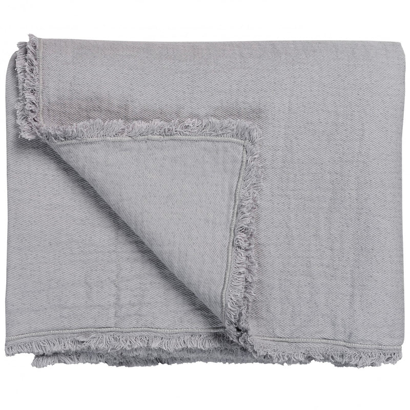 Pure 08 bedsprei in de kleur steelgrey is effen en afgewerkt met een mooie borduursteek en gerafelde randen.